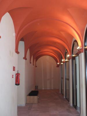 20110413102601-nave-lateral-claustro2.jpg